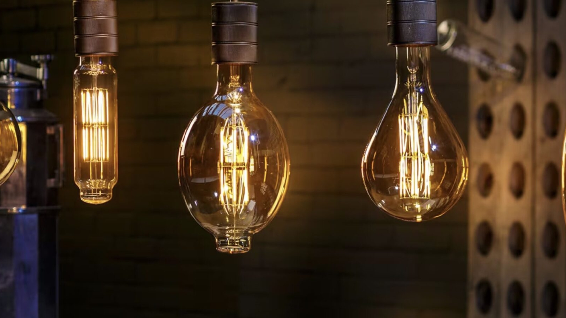 Solárne a batériové svietidlá do záhrady