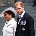 Kráľ Karol urobil za Harrym a Meghan čiaru. Palác im pripomenul, že sú „súkromní občania“
