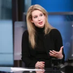 Najmladšia miliardárka prirovnávaná k Jobsovi, skončila vo väzení. Elizabeth Holmes otvorila dvere kamerám 34 dní pred väzením.