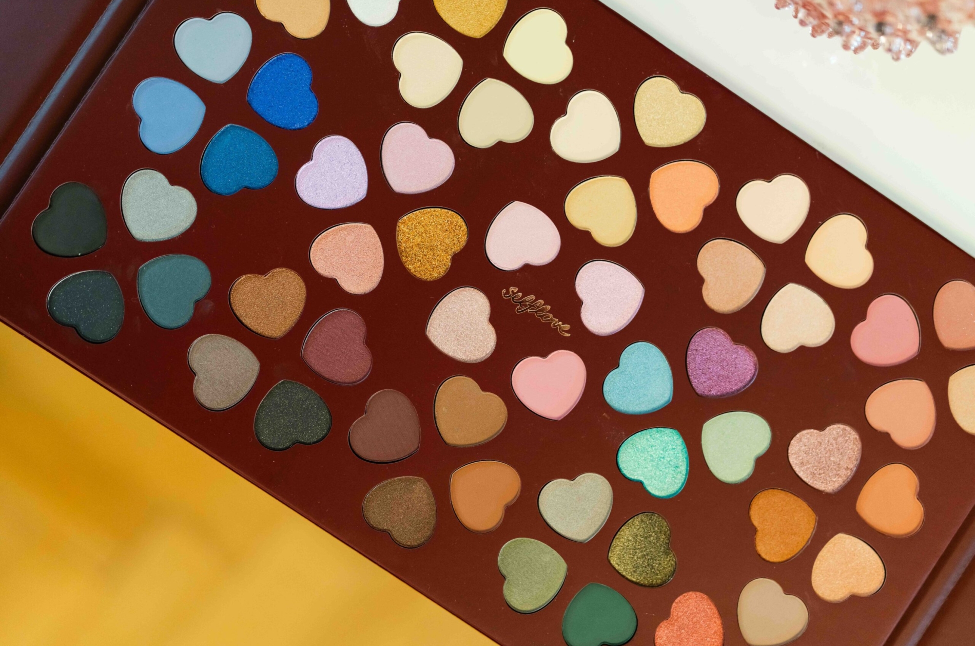 Dermacol_Paletka_ ocnich_stinu_60 _shades_of_Dermacol_2499Kc