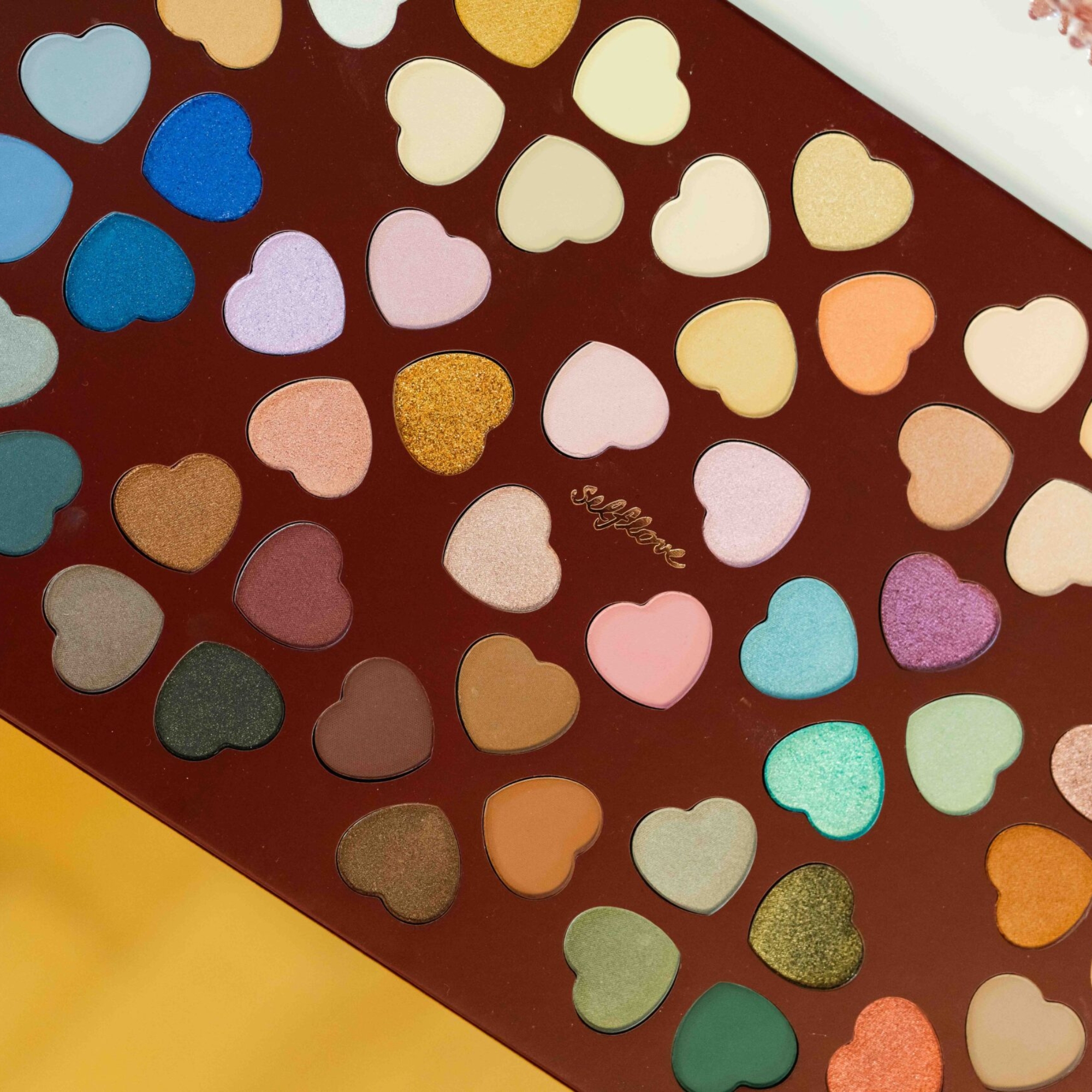 Dermacol_Paletka_ ocnich_stinu_60 _shades_of_Dermacol_2499Kc